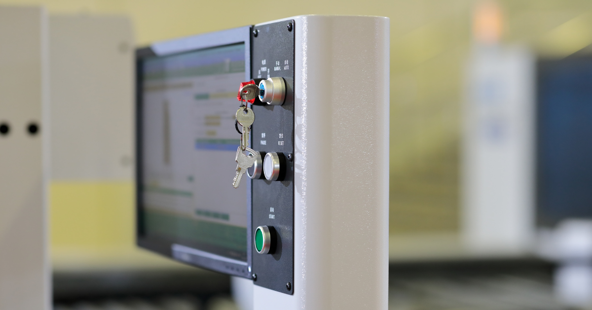 Okładka: Integration von HMI-Systemen mit Simulation: Strategisches Fundament der Ressourcenoptimierung in Industrie 5.0